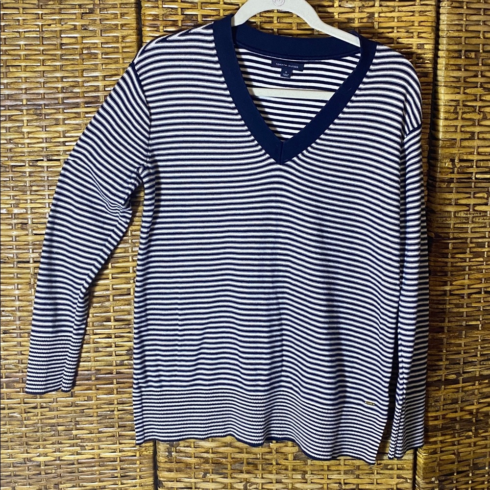 EUC Tommy Hilfiger, navy blue white striped V-neck sweater M